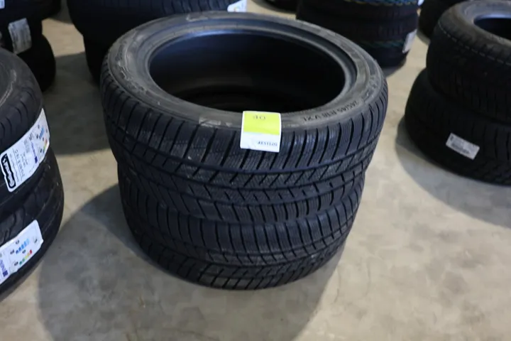 2 x Barum Polaris 5 Winterreifen Größe: 245/45 R 18